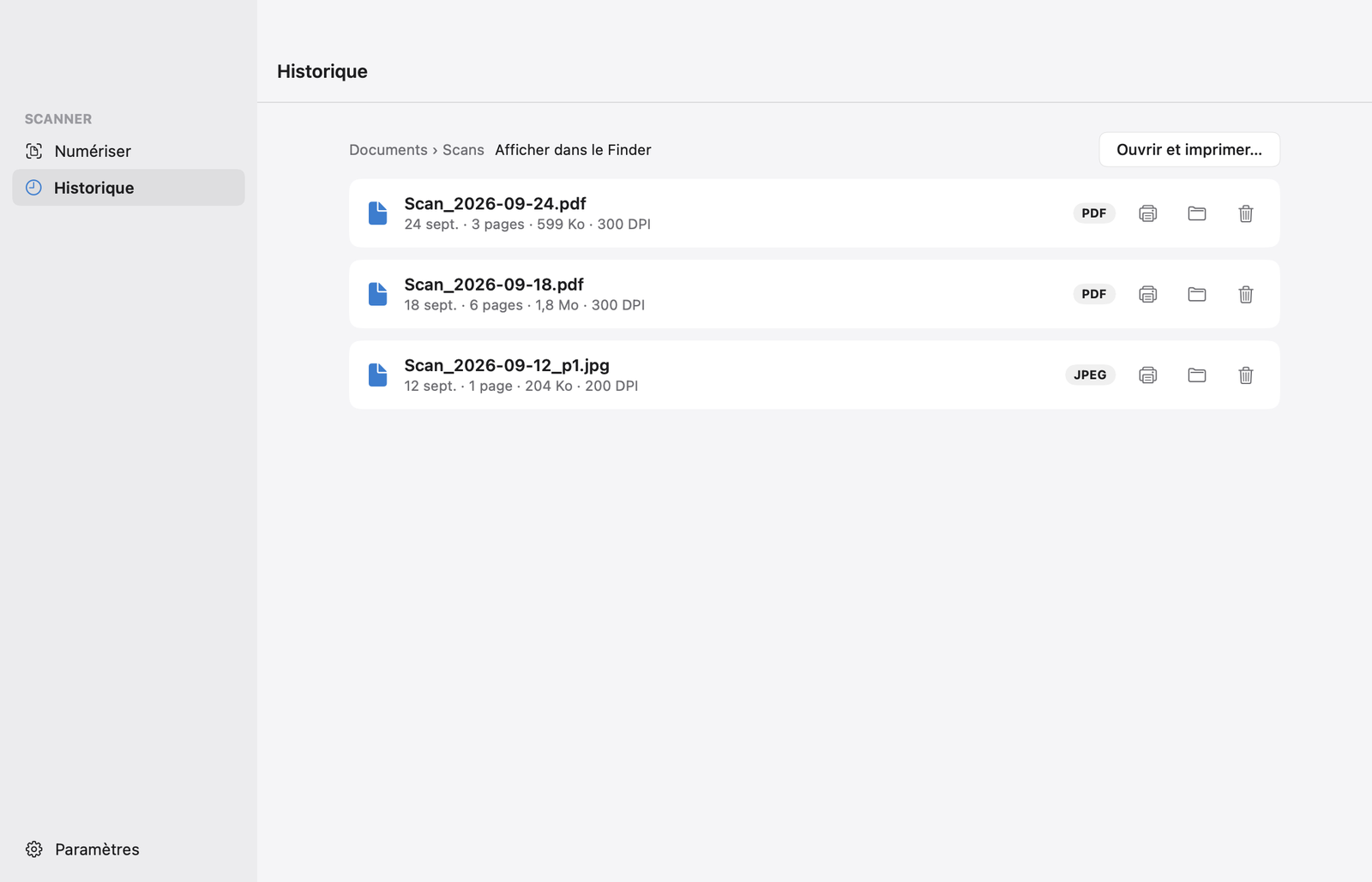 Historique sur Mac : trois numérisations enregistrées avec leur date, leur nombre de pages, leur taille et leur résolution, et les boutons Imprimer, Afficher dans le Finder et Supprimer